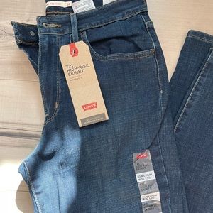 Levi’s 721 high rise skinnies sz 30 nwt (w8)